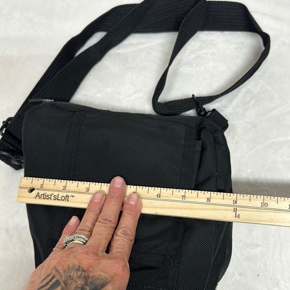 Compact Black Messenger Bag with Durable Fabric - Picture 6 of 11